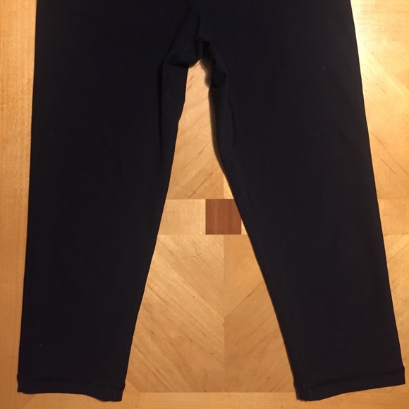 ⚡️SALE⚡️Reversible Ivivva Cropped Leggings - Picture 5 of 8